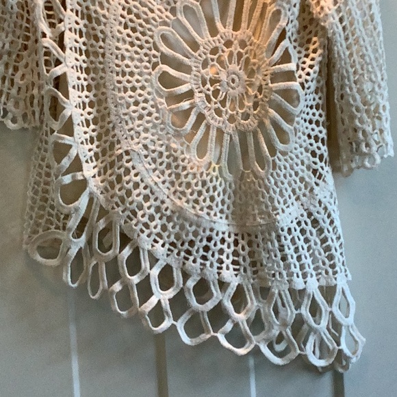 Asymmetrical Lined Crochet Cream Top Med. - Picture 4 of 7